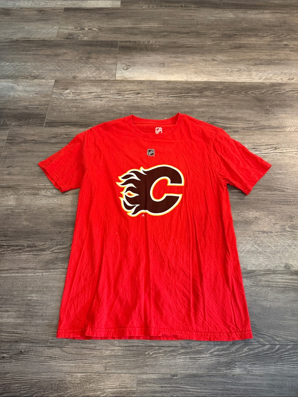 NHL Calgary Flames Red T-Shirt with Team Crest